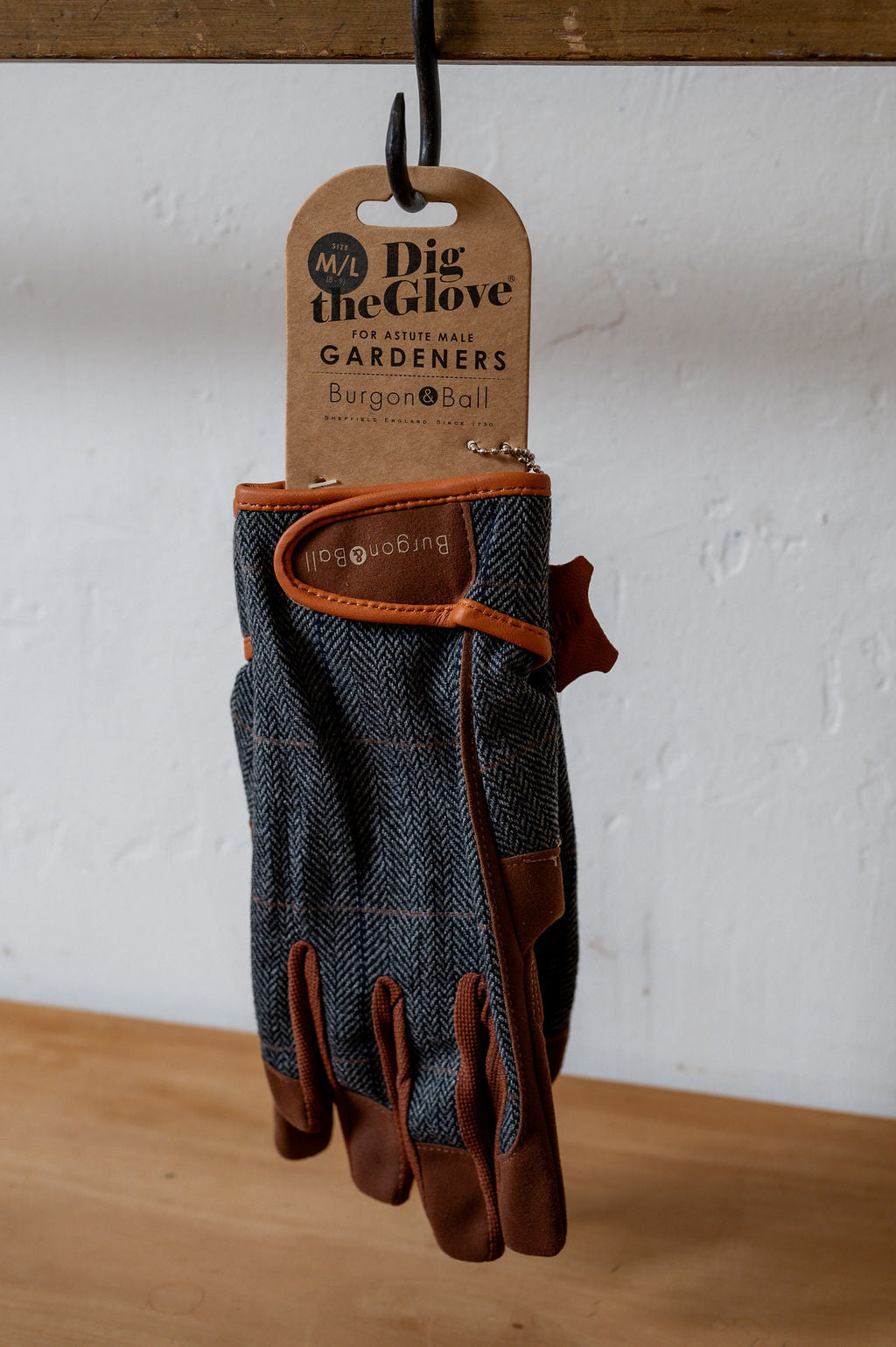 Burgon & Ball Dig The Glove Tweed M/L | Burgon & Ball | Miss Arthur | Home Goods | Tasmania
