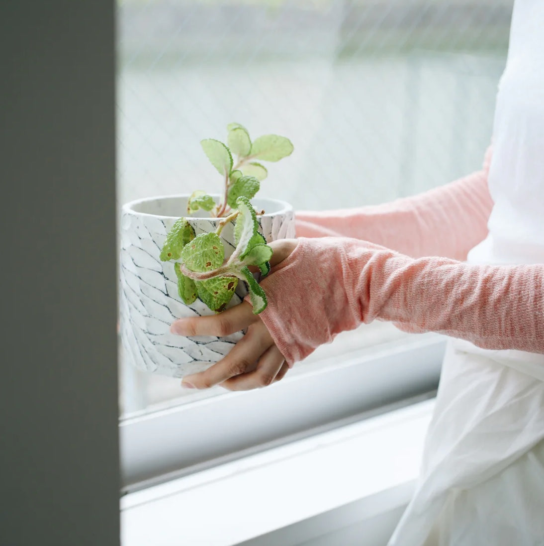 Nishiguchi Kutsushita Teni Linen Arm Covers Long Cherry Blossom | Nishiguchi Kutsushita | Miss Arthur | Home Goods | Tasmania