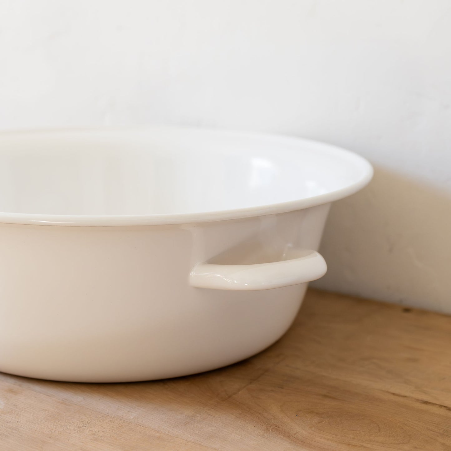 Noda Horo Enamel Wash Basin with Handles | Noda Horo | Miss Arthur | Home Goods | Tasmania