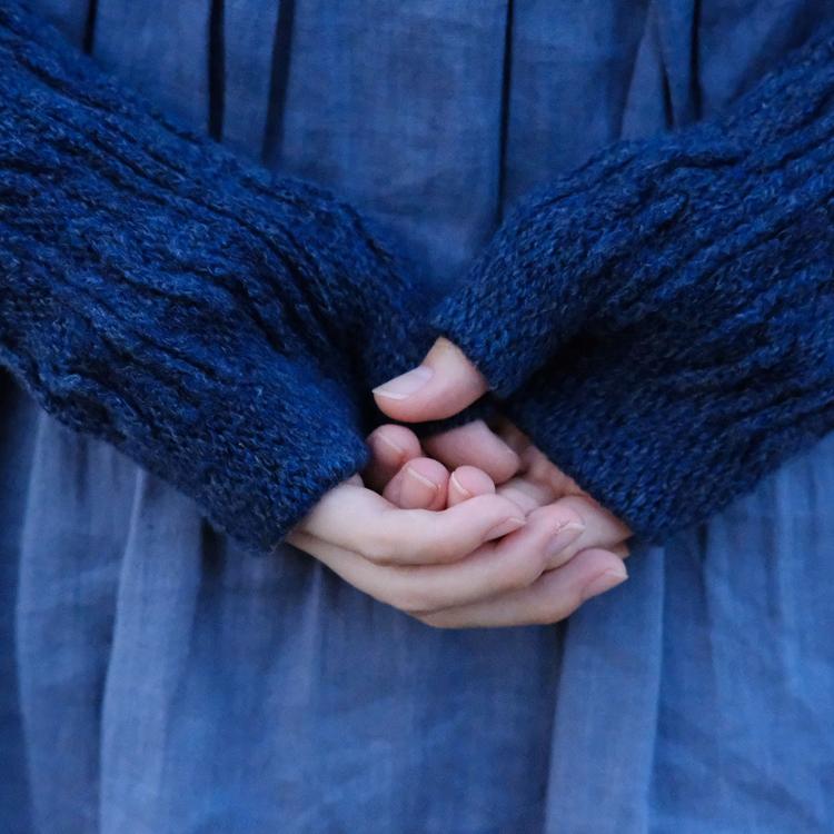 Nishiguchi Kutsushita Teni Wool Hand Warmer Light Grey | Nishiguchi Kutsushita | Miss Arthur | Home Goods | Tasmania
