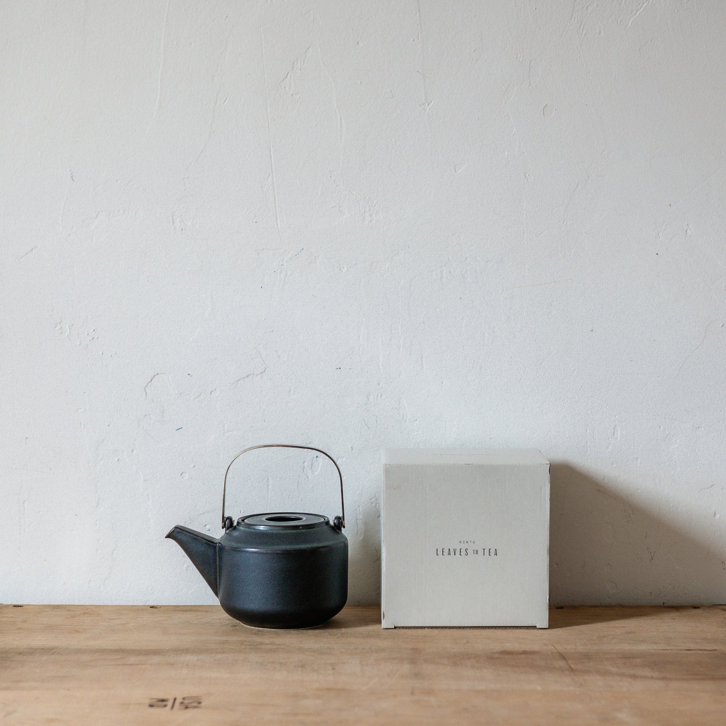 Kinto Leaves to Tea Teapot Black