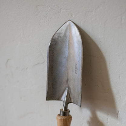 Sneeboer Transplanting Trowel Half Round Ash Handle | Sneeboer Manufacturing | Miss Arthur | Home Goods | Tasmania