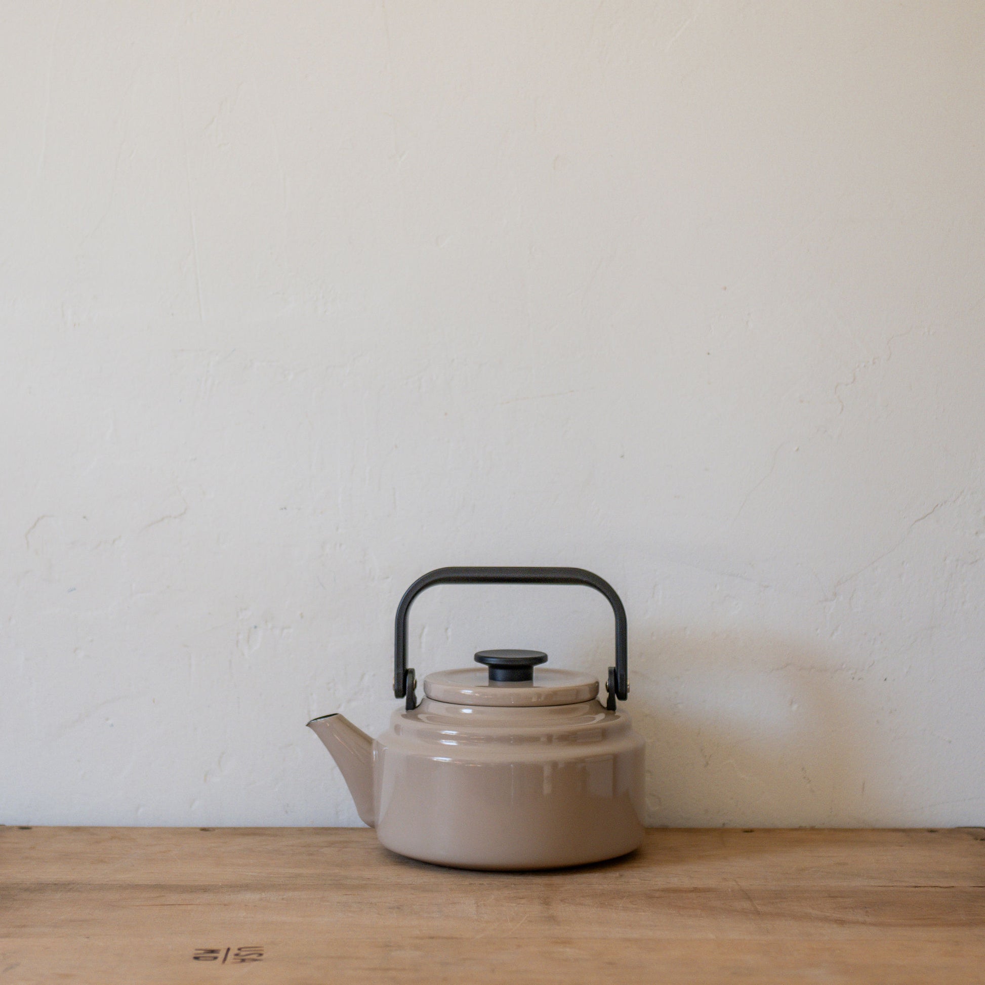 Noda Horo Amu Kettle 2.0L Beige | Noda Horo | Miss Arthur | Home Goods | Tasmania