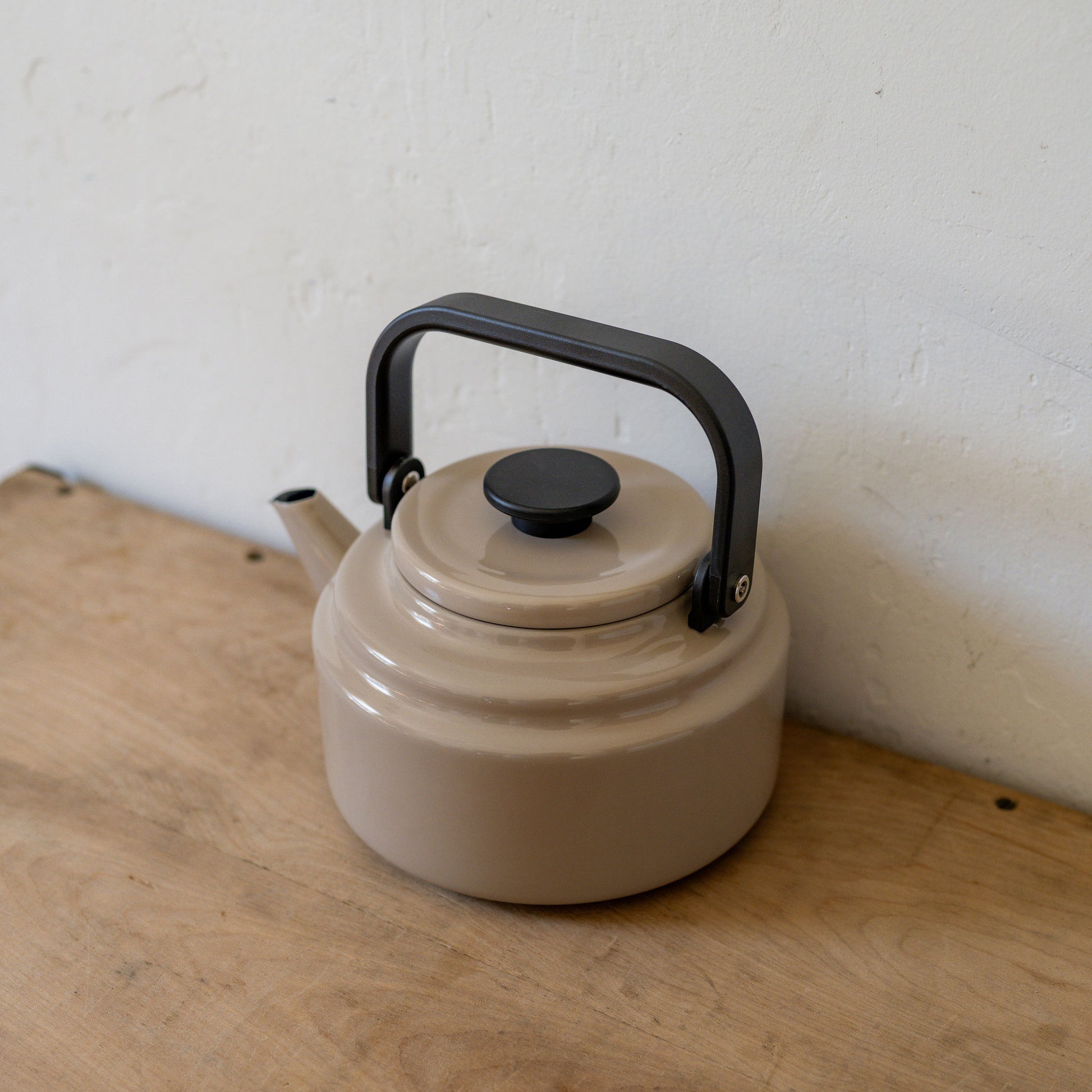 Noda Horo Amu Kettle 2.0L Beige | Noda Horo | Miss Arthur | Home Goods | Tasmania