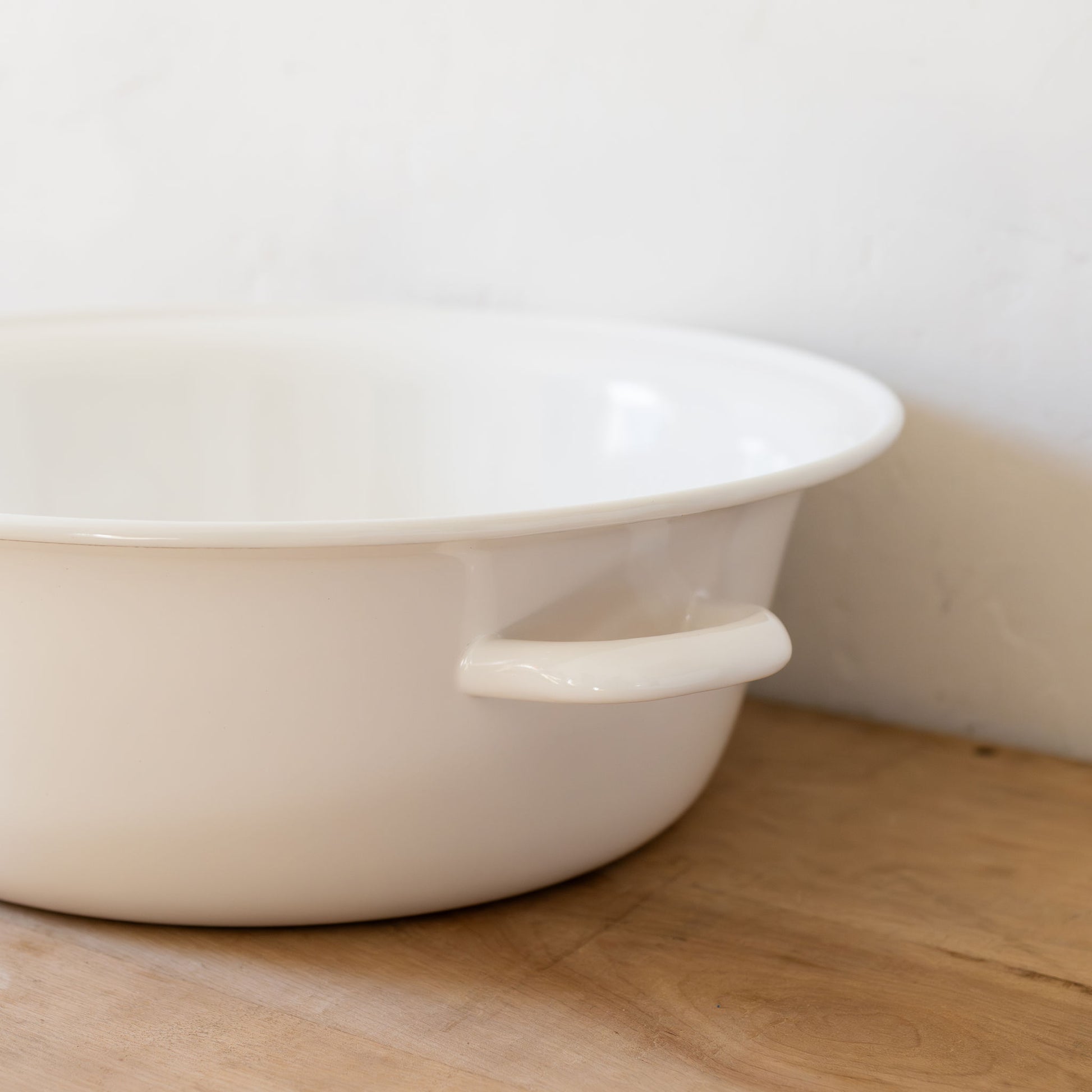 Noda Horo Enamel Wash Basin with Handles | Noda Horo | Miss Arthur | Home Goods | Tasmania