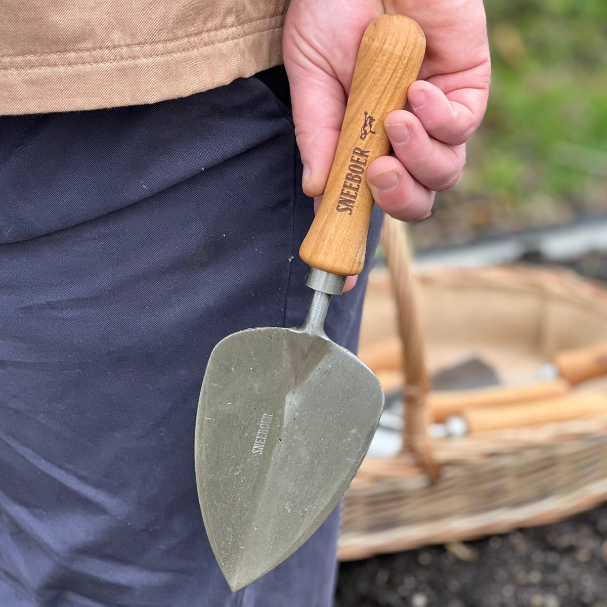 Sneeboer Transplanting Trowel Ash Handle | Sneeboer Manufacturing | Miss Arthur | Home Goods | Tasmania
