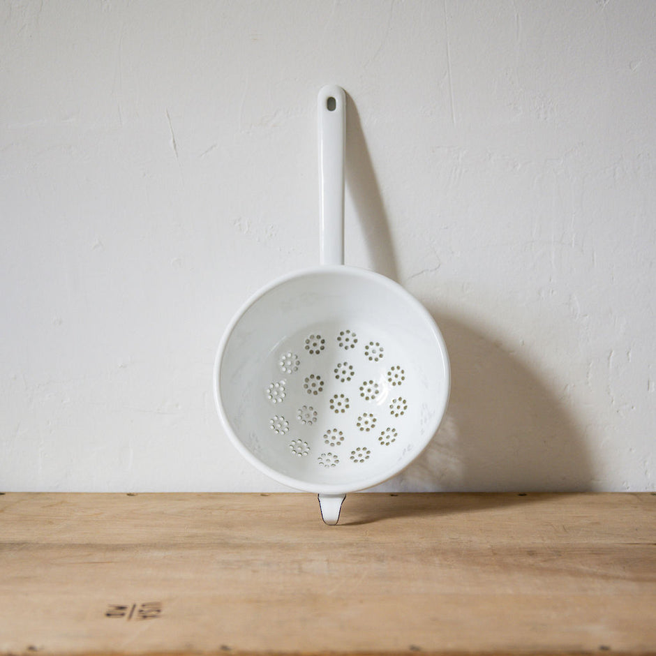 Riess Enamelware – Miss Arthur