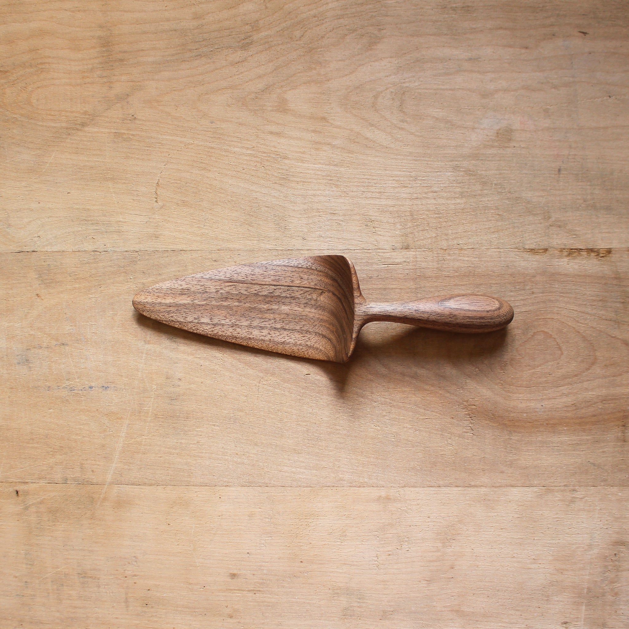 Hand Carved Wooden Cake Server Walnut – Miss Arthur