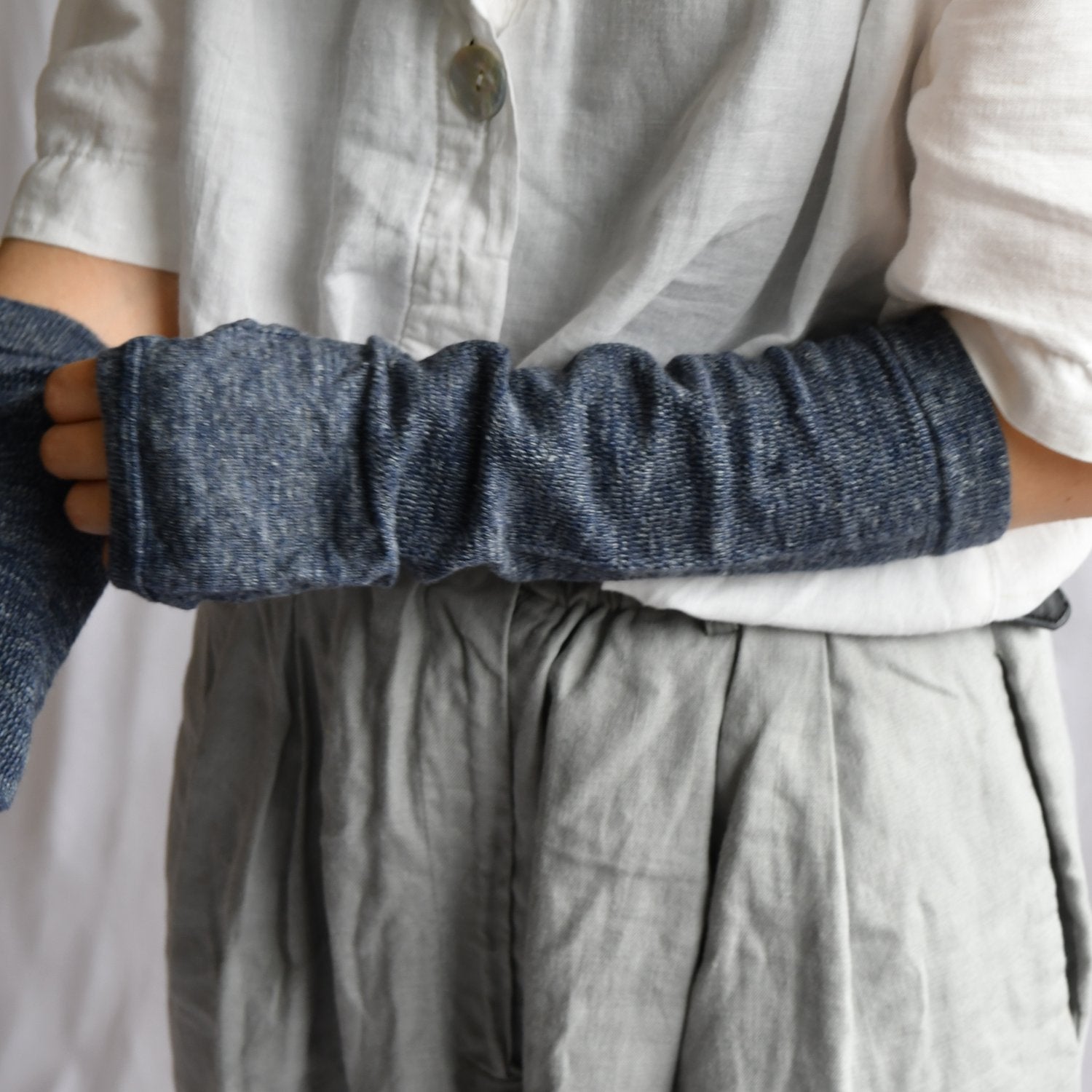 Teni Linen Arm Covers Short Navy | Nishiguchi Kutsushita | Miss Arthur | Home Goods | Tasmania