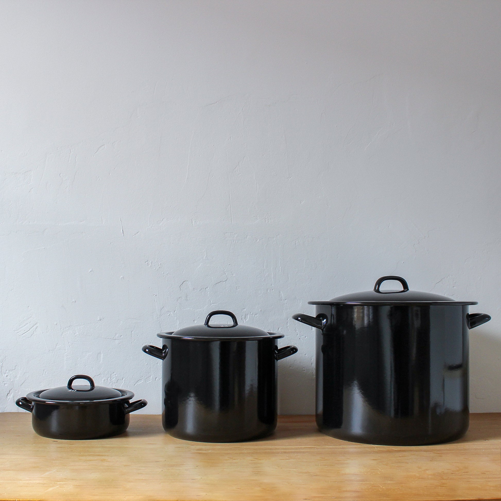 Classic High Casserole with Lid Black 8 Litre | Riess | Miss Arthur | Home Goods | Tasmania